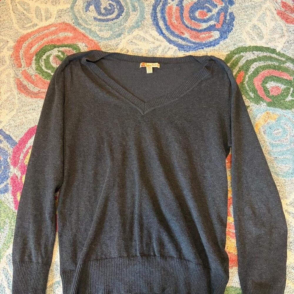Grey v neck sweater fits